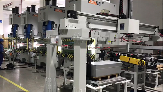 4臺(tái)沖床連線機(jī)械手生產(chǎn)線用于沖壓風(fēng)機(jī)罩