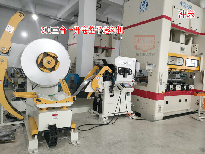 三合一開卷整平送料機在新能源鋰電池電池殼自動化沖壓中起到什么作用？